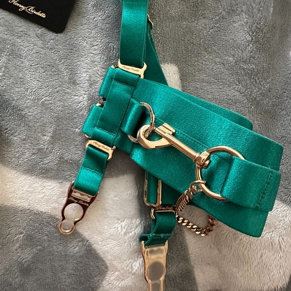 KUKURO JADE
SUSPENDER - Picture 10 of 11